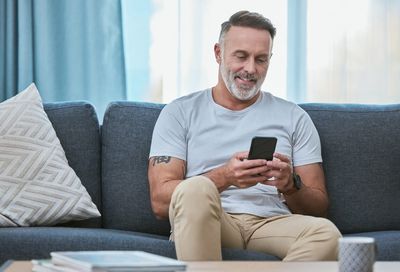5 Reasons Why Men Are Quietly Stepping Back From Dating Apps