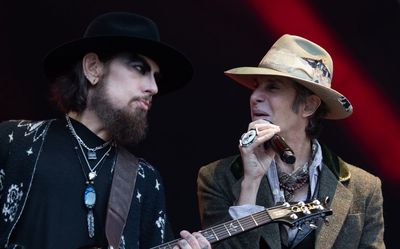“We have come together one last time to resolve our differences, so that the legacy of Jane’s Addiction will remain the work the four of us created together”: Peace breaks out between Perry Farrell and ex-bandmates