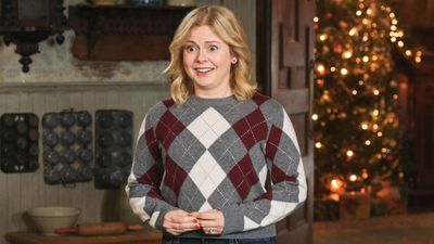 ‘She Always Nails It’: A Ghosts Cast Member Told Me How Rose McIver Prepares For The Annual Holiday Possession Episode