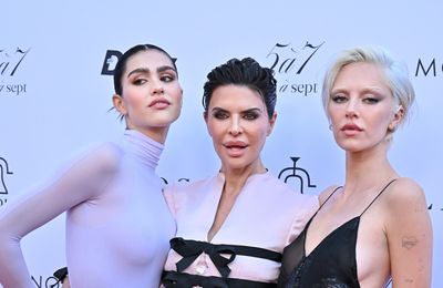 Lisa Rinna recalls 'very uncomfortable' feud between her daughters