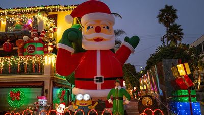 HOA threatens to fine family over ‘excessive’ Santa inflatable, but the Grinches weren’t ready for the real fight