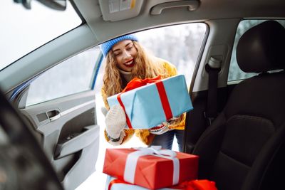 Police Warn: 10 Items You Should Never Leave In Your Vehicle During The Christmas Holidays