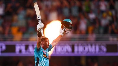 Renshaw blocks Ashes buzz to blast heroic BBL knock