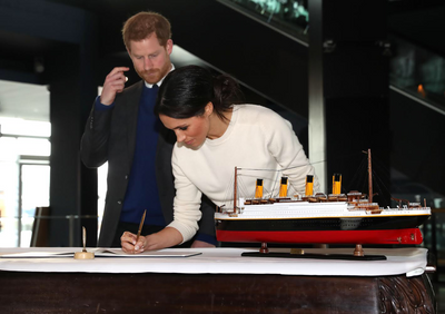 Netizens Mock Meghan Markle's 'Photoshopped' Holiday Photo As Prince Harry Appears To Be Missing Part Of His Head