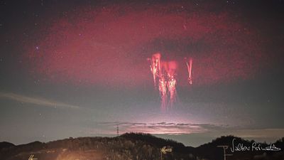 2 of Earth's rarest lightning phenomena captured simultaneously in once-in-a-lifetime photo