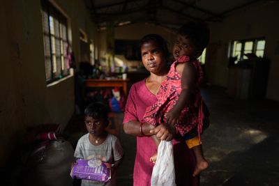 Sri Lanka tea workers struggle in poverty. Flooding cost many their lives