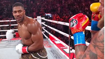 Anthony Joshua Smashes Jake Paul's Jaw in Sixth Round KO Win of 'Farcical' Boxing Match