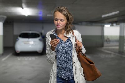 7 Normal Daily Tasks That Feel Like Danger Zones For Women (That Men Don’t Even Think Twice About)