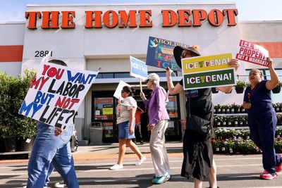 Merry boycotting: US shoppers avoid Trump-aligned businesses amid holiday season