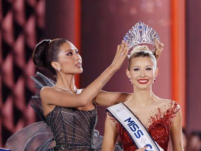 Yolinda Lindquist of the USA Is Miss Cosmo 2025