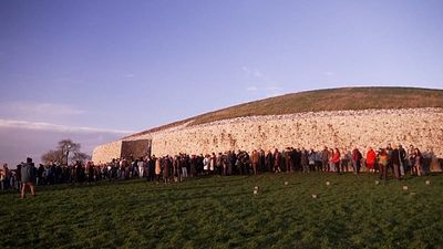 Winter solstice at Ireland’s Newgrange attracts 2,000 visitors