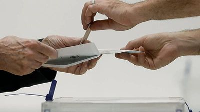 Extremadura votes in early elections with PP seeking absolute majority