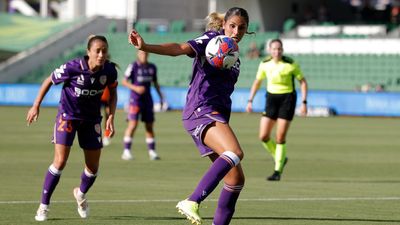 Glory down lowly Reds to kickstart ALW finals push