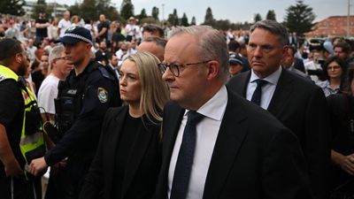PM jeered at Bondi amid calls for unity after massacre