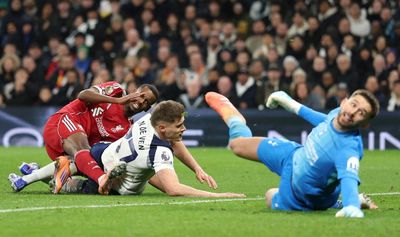 Liverpool cling on to win chaotic clash against nine-man Spurs but Isak injured