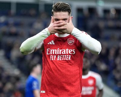 Viktor Gyökeres holds nerve to sink Everton and keep Arsenal top of pile