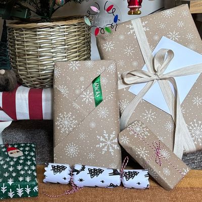 How I wrap presents using only one piece of tape – I’ve been using this genius hack for years, and it always impresses my friends and family
