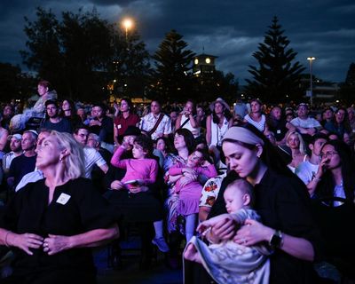 Rabbi Yehoram Ulman tells vigil ‘Sydney can become a beacon of goodness’ – As it happened
