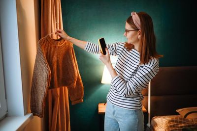 ‘Squat’ cans and rented clothes: cash-strapped younger Australians drive demand for ‘little luxuries’