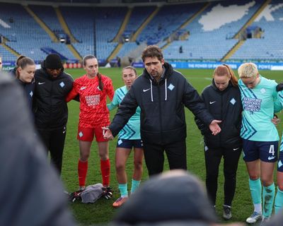 London City Lionesses sack manager Prêcheur while West Ham close on Guarino