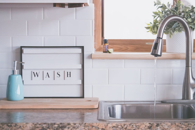 Pros and Cons of Using Copper Tiles for a Kitchen Backsplash