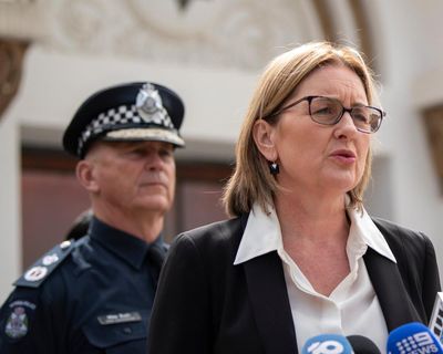 Victoria to follow NSW in giving police new powers to stop protests in wake of Bondi terror attack