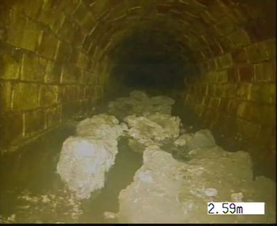 Monster 100 tonne 'fatberg' discovered in London sewer as warning issued before Christmas
