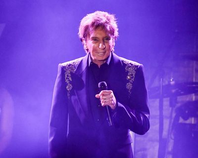 Barry Manilow to undergo surgery for lung cancer