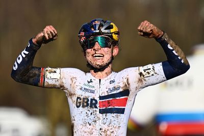 'It's been a long six weeks' – Zoe Bäckstedt reveals cyclo-cross season opener after breaking wrist