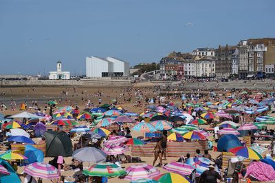 UK on track for warmest year on record, Met Office says