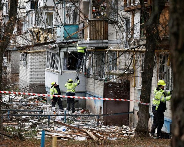 Russian attacks kill three and cut power to freezing Ukrainian regions