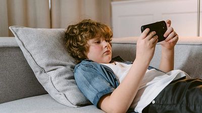 Sleds over screens: Why it’s time to limit your children’s screen time this Christmas
