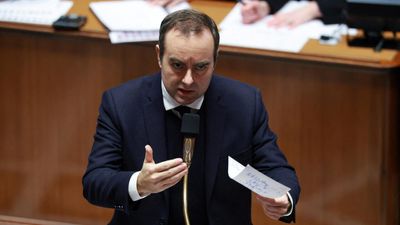 French lawmakers pass special budget to keep government running until January