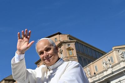 Pope Leo Criticizes Vatican and Seeks 'Christmas Break' War