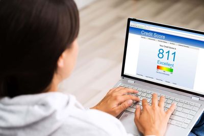 7 easy ways to improve your credit score in 2026