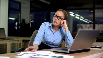 8 Signs Your Job Is Slowing Down Your Financial Growth