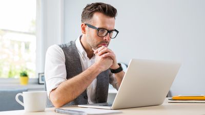 3 Things You Are Doing Wrong If You Earn Over $300K and Still Live Paycheck to Paycheck