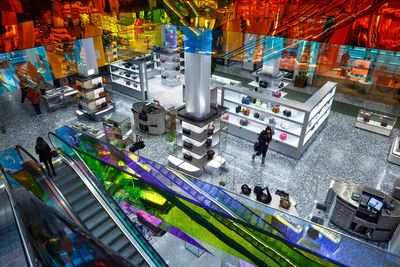 Tanger Outlet CEO calls shoppers ‘resilient’ as new report shows spending rose 4.2% this holiday season