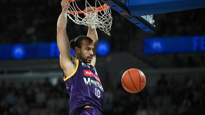 Kings send Christmas message with huge win over Hawks