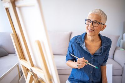 10 Side Hustles People Are Starting After Losing Interest in 9–5 Life