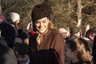 Kate chats with well-wishers on Christmas Day walkabout