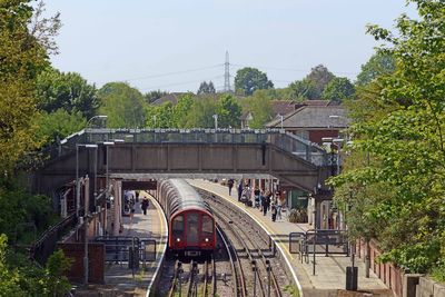 London's back! Buyers looking to move outside the capital at lowest level since 2013