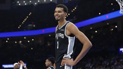 NBA Christmas Takeaways: Spurs Make Statement, Lakers’ Defensive Woes