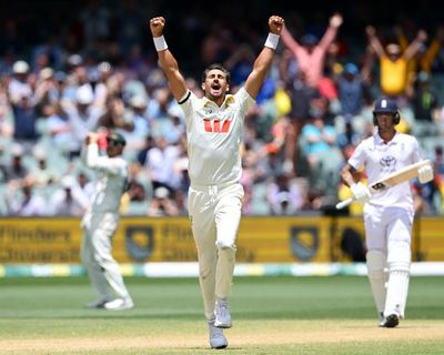 Australia edge England as 20 wickets fall on wild day one of Boxing Day Test