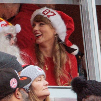 Taylor Swift Styles a Subtly Festive Kansas City Chiefs vs. Denver Broncos Christmas Game Outfit