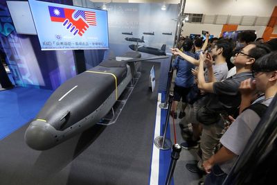 China sanctions 20 US defense companies and 10 executives over massive arms sales to Taiwan