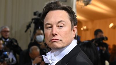 From Gates to Musk: Net Worth of Richest American from 1995 to 2025