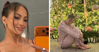 Odd Detail In Jennifer Lopez’s Christmas Photo Has People Calling Out Her Photoshop Skills
