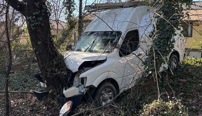 Migrant Driver Shot After Crashing Van While Fleeing ICE Officers in Maryland