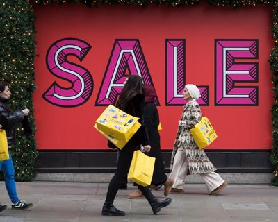 Shoppers shun UK high streets despite lure of Boxing Day sales